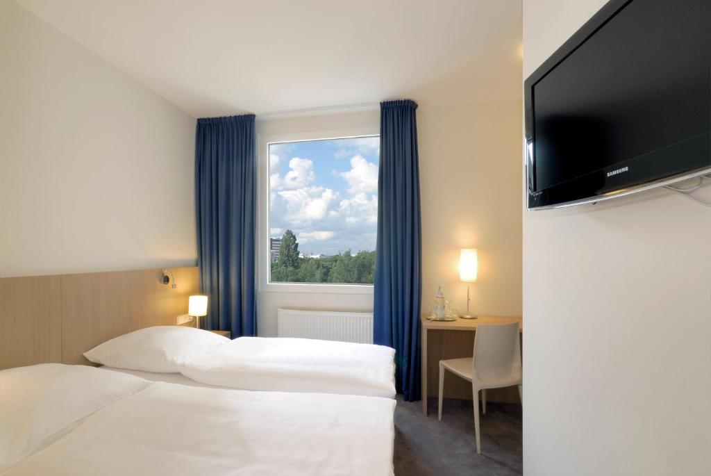 Postel nebo postele na pokoji v ubytování Hotel Berlin Mitte by Campanile