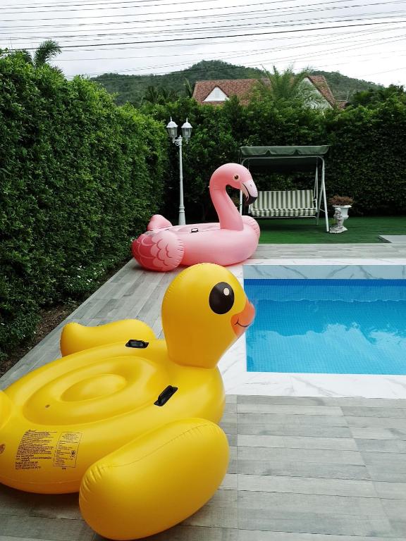 Bazén v ubytování Little home poolvilla nebo v jeho okolí