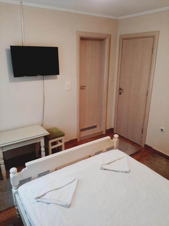 TV o dispositivi per l'intrattenimento presso Guest House Colovic