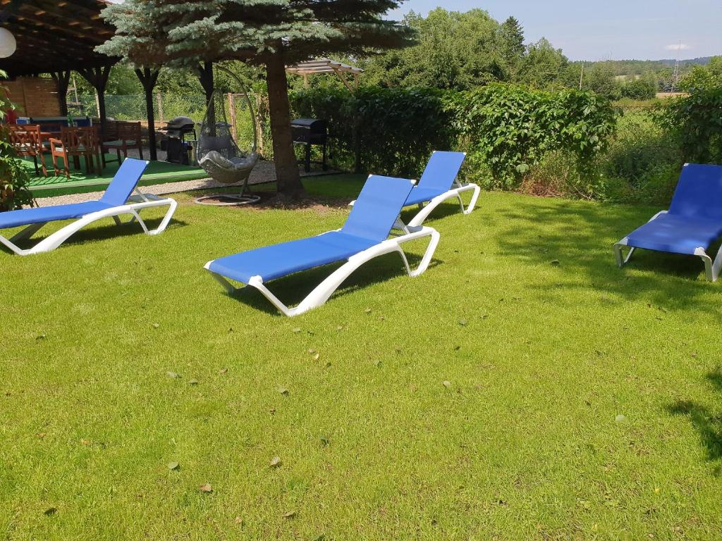Vonkajšia záhrada v ubytovaní Apartament Kudowa Zdrój - Słone 60m2