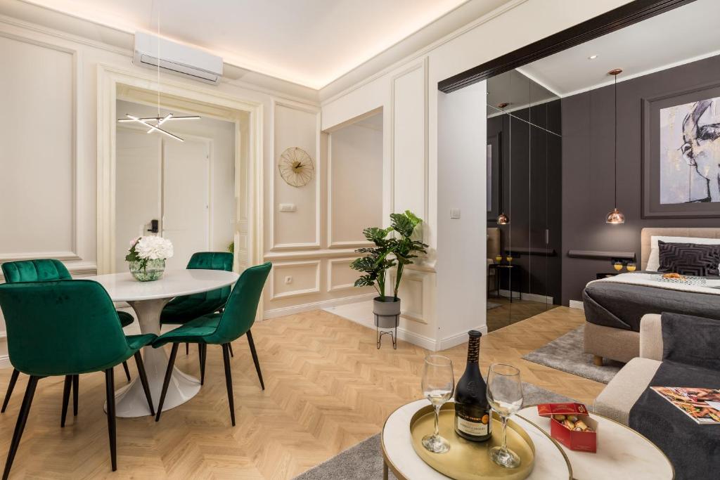 Luxury Number 1 Apartments - 3