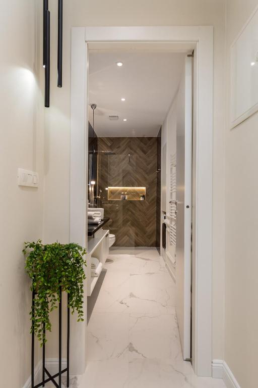 Luxury Number 1 Apartments - 12