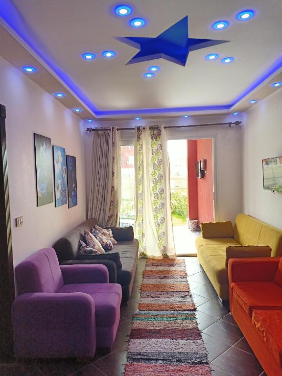 Posezení v ubytování شاليهات بورتو مطروح فيو بحر Porto Matrouh Sea View Families Only