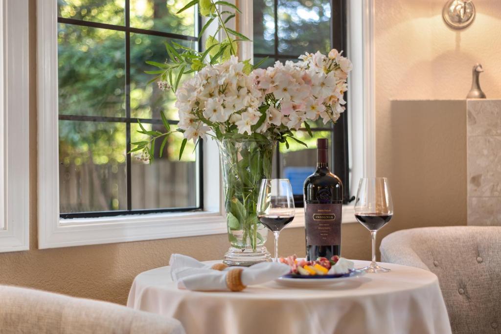Candlelight Inn Napa Valley photo