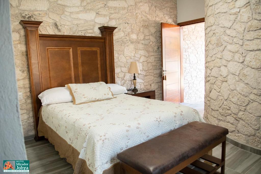 Postel nebo postele na pokoji v ubytování Mirador Johya Hotel