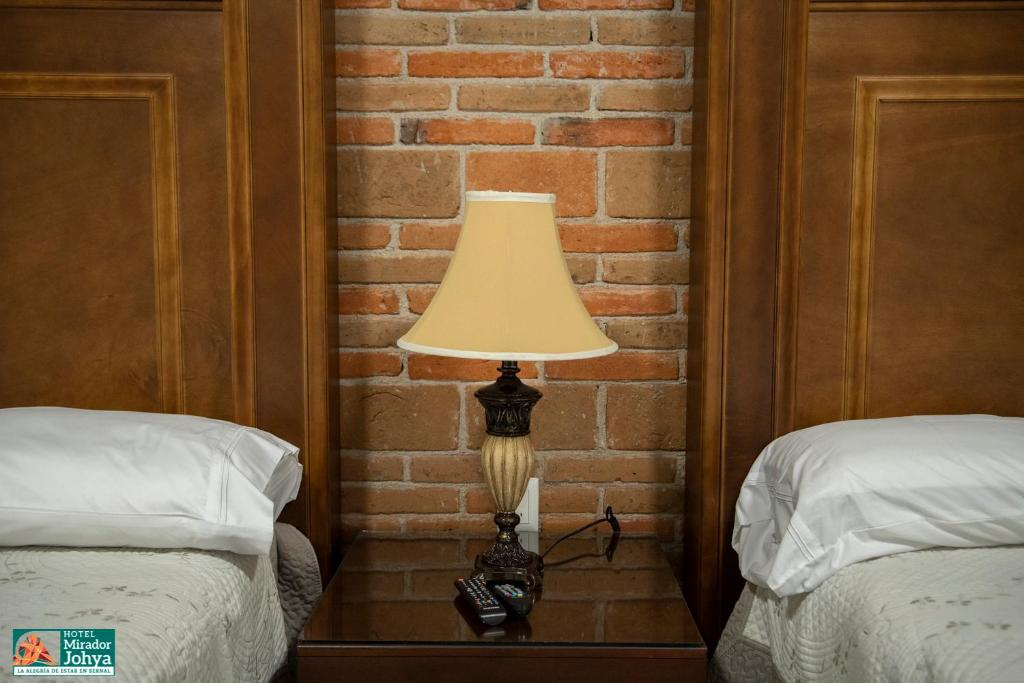 Postel nebo postele na pokoji v ubytování Mirador Johya Hotel