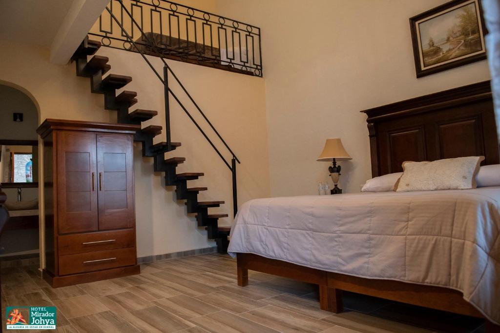 Postel nebo postele na pokoji v ubytování Mirador Johya Hotel