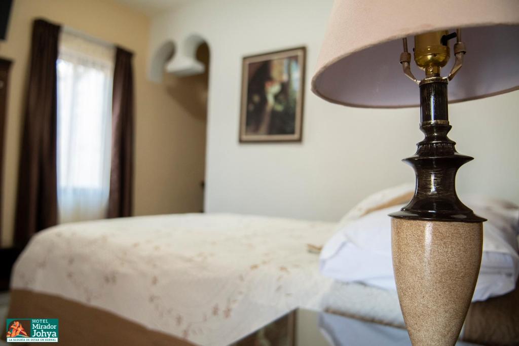 Postel nebo postele na pokoji v ubytování Mirador Johya Hotel