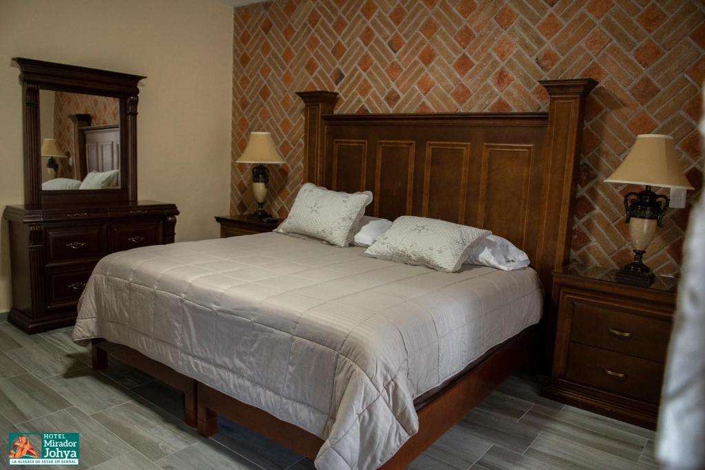 Postel nebo postele na pokoji v ubytování Mirador Johya Hotel