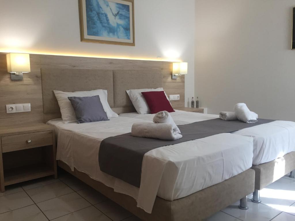 Postel nebo postele na pokoji v ubytování Voula Hotel