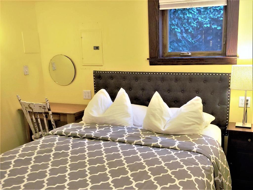 Postel nebo postele na pokoji v ubytování Bluebird Guesthouse