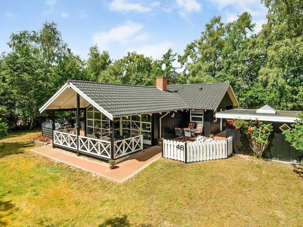 een huis met een veranda en een wit hek bij 8 person holiday home in Hadsund in Hadsund