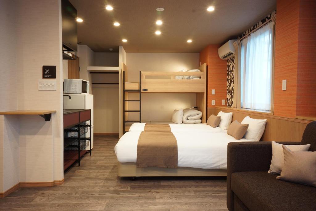 Postel nebo postele na pokoji v ubytování WIRES HOTEL James zaka