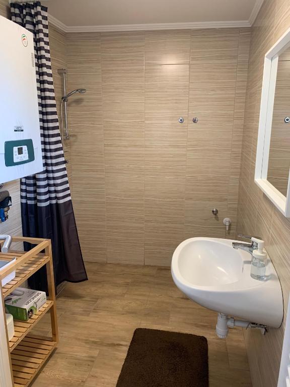 Kúpeľňa v ubytovaní Dália apartman Gyömrő