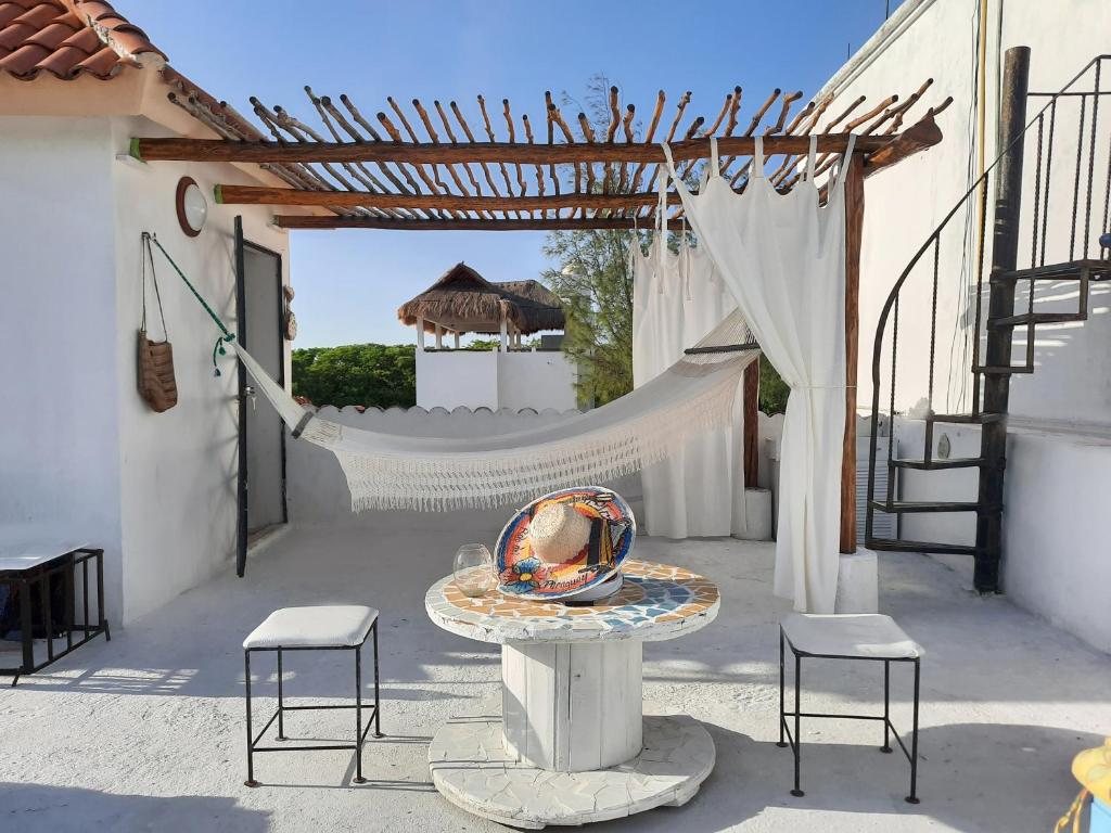 a table with a mirror on it on a patio at Casa Lara - Habitación cerca del mar - Homestay in Cancún