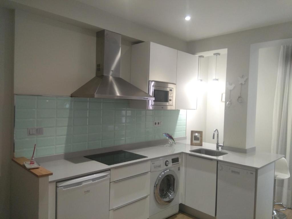 Kuchyň nebo kuchyňský kout v ubytování Alquiler Aptos en Santander (Centro)