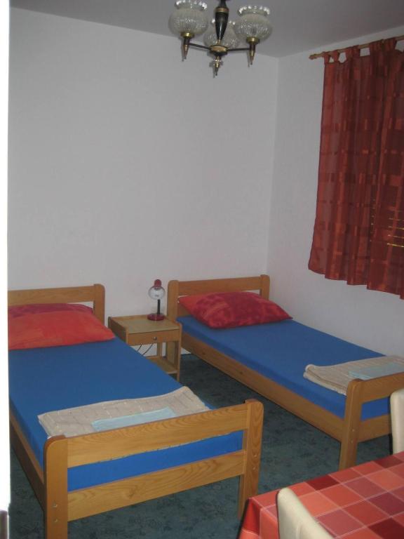 Postel nebo postele na pokoji v ubytování Marijan Martinović Apartments
