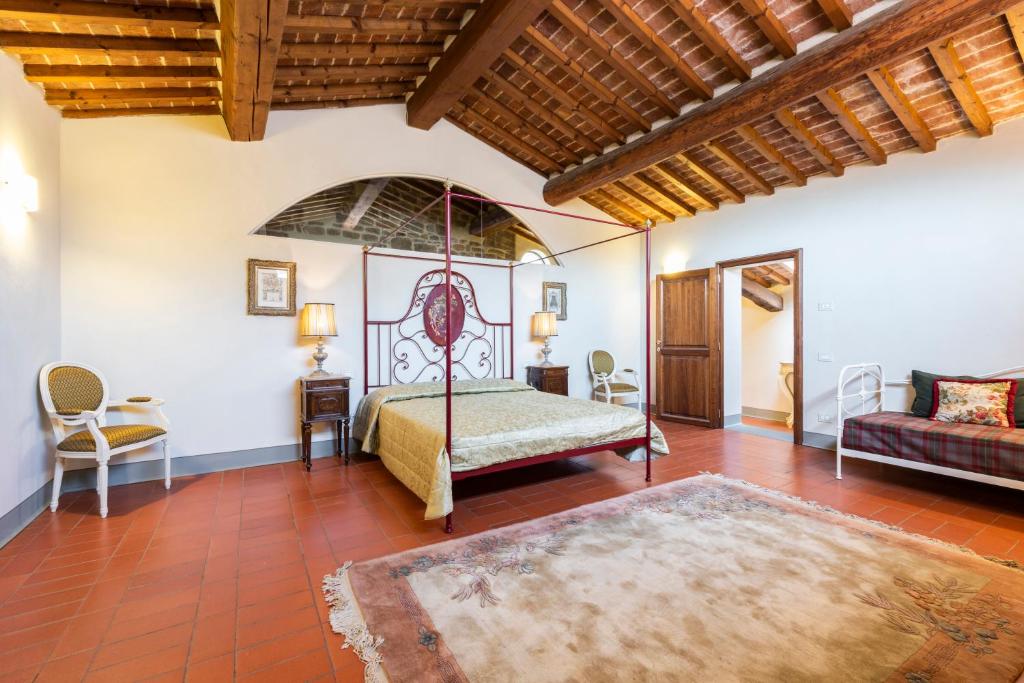 Posteľ alebo postele v izbe v ubytovaní Nella Torre del Poschi Penthouse with Roof Terrace