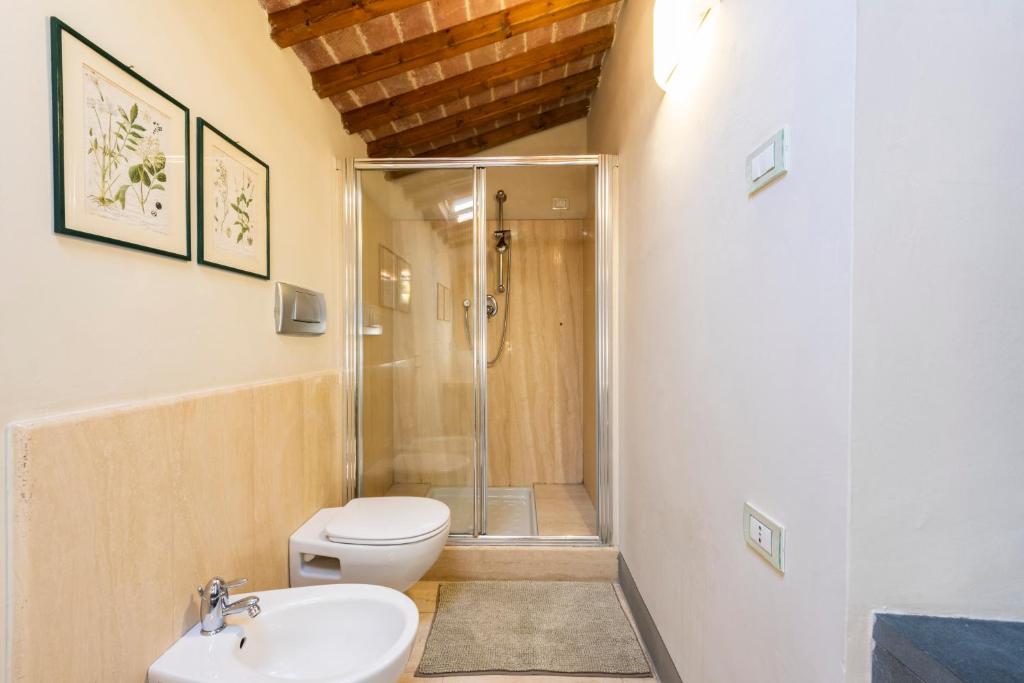 Kúpeľňa v ubytovaní Nella Torre del Poschi Penthouse with Roof Terrace