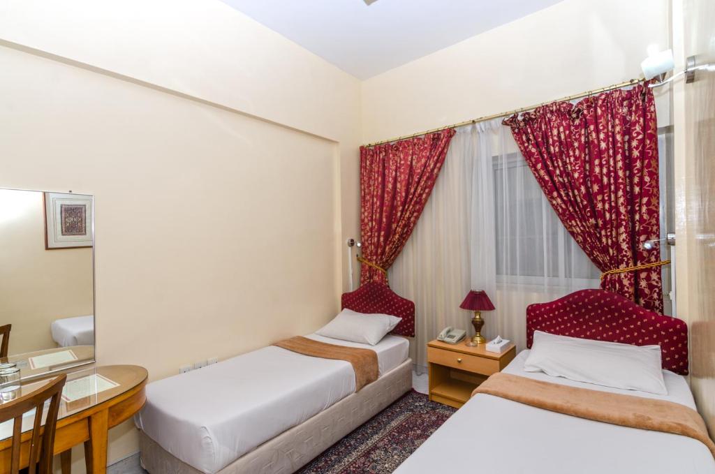 Postel nebo postele na pokoji v ubytování Royalton Hotel