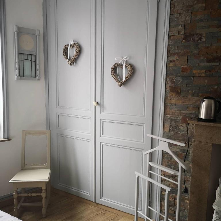 Une affaire de famille - Double Room With Private Bathroom