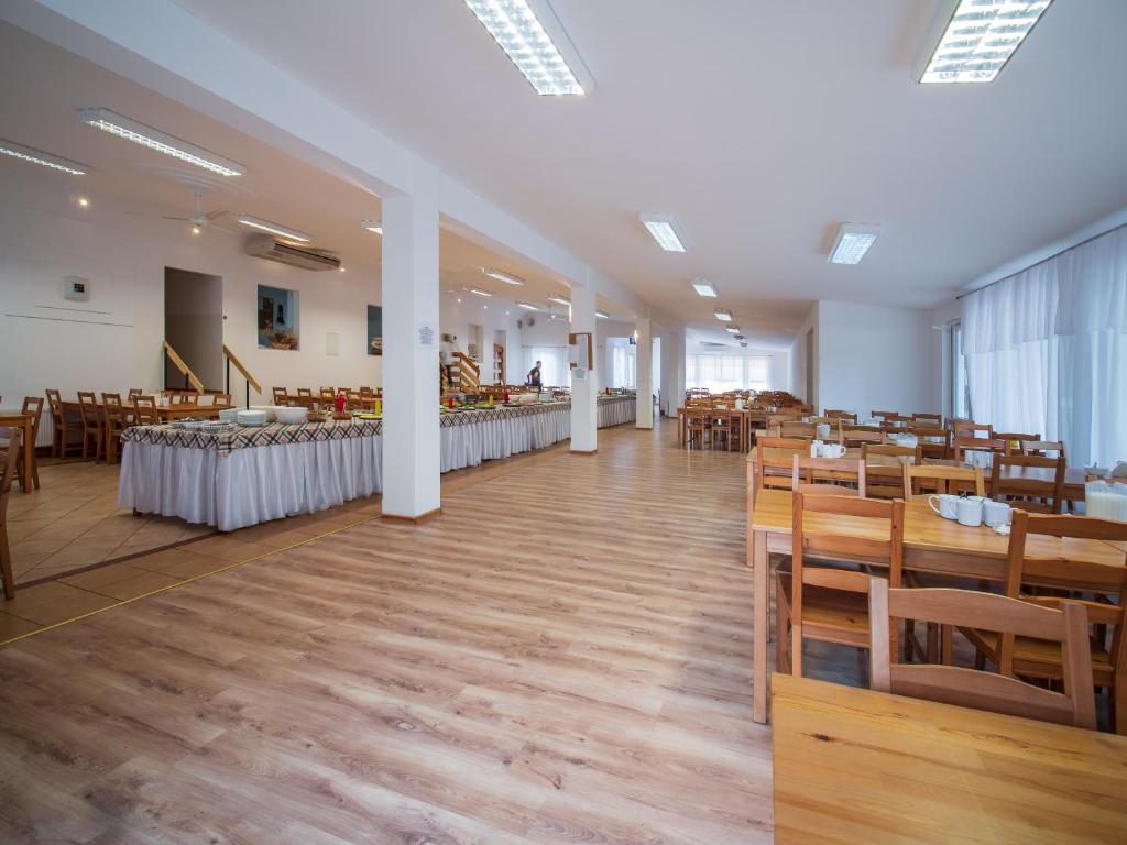 Reštaurácia alebo iné gastronomické zariadenie v ubytovaní Ośrodek BEATA / FIORD