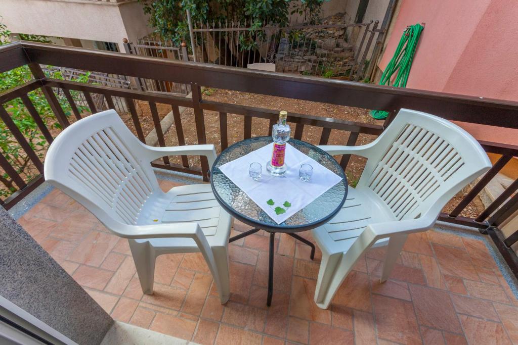 Balkón alebo terasa v ubytovaní APARTMANI GRBAVAC