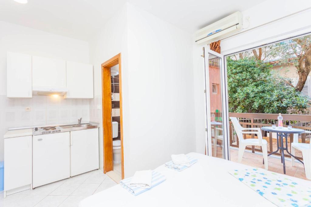 Posteľ alebo postele v izbe v ubytovaní APARTMANI GRBAVAC