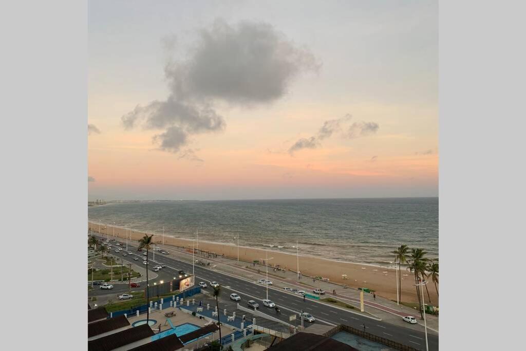  Bahia Suites Flat de luxo com vista mar em frente à praia com serviço de limpeza Salvador