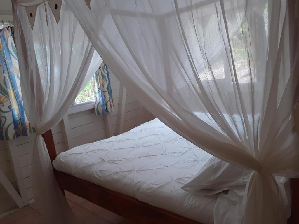 Postel nebo postele na pokoji v ubytování BLUE PARADISE