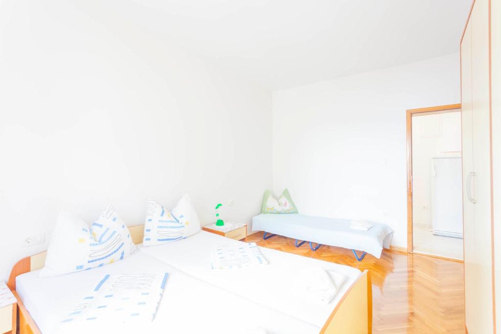 Posteľ alebo postele v izbe v ubytovaní APARTMANI GRBAVAC