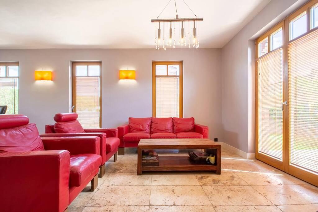 PATEK Premium Apartments - Airport & MTP - Three-Bedroom Apartment
