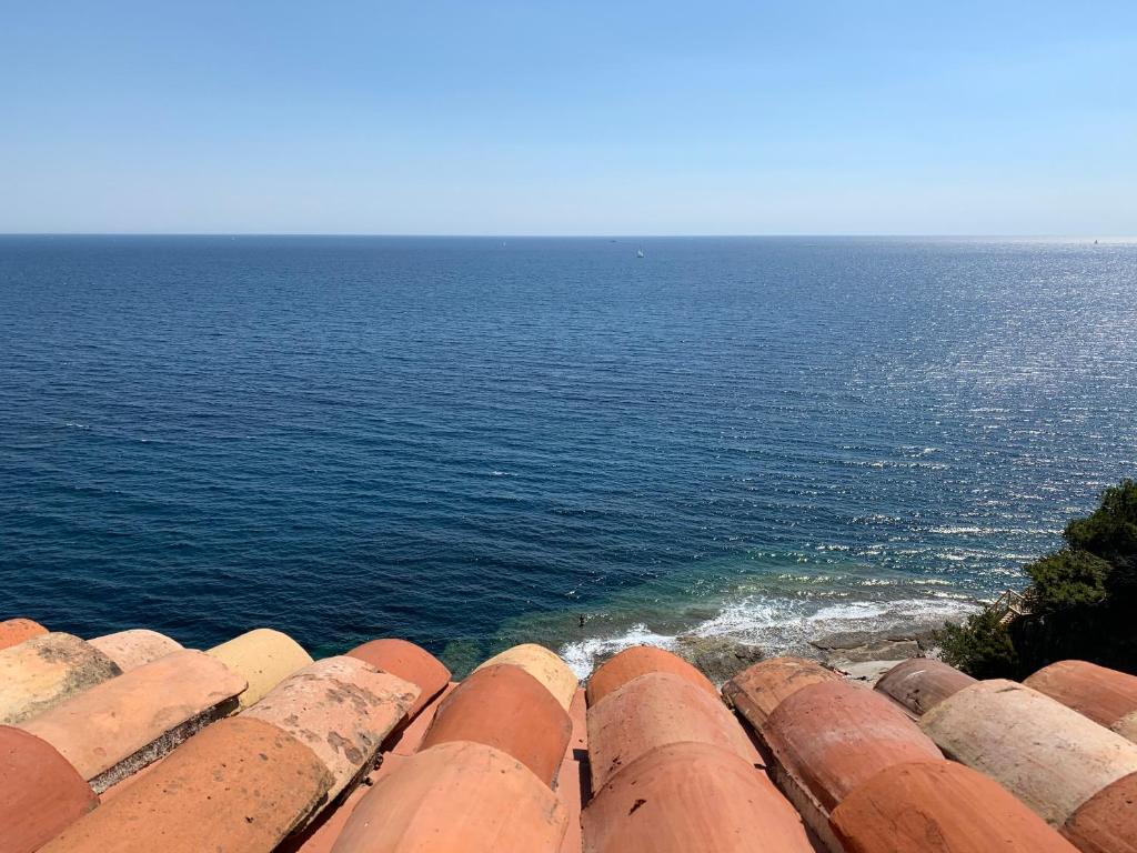 a view of the ocean from the roof of a building at La Gavaresse in Carqueiranne