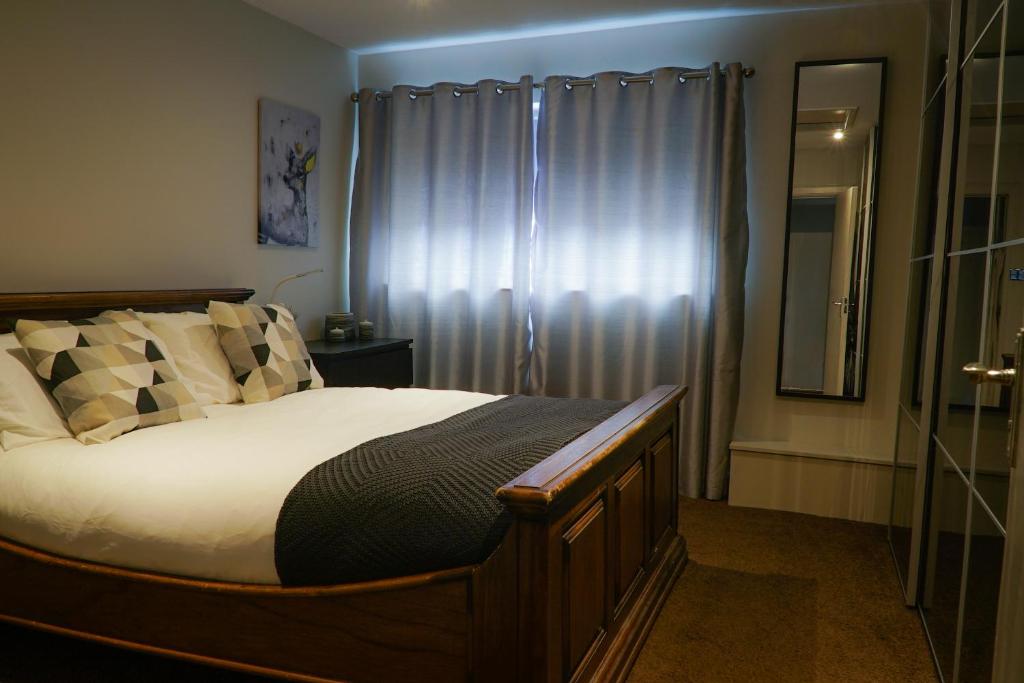 Кровать или кровати в номере Copper Oven apartments