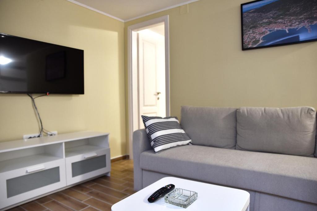 a living room with a couch and a flat screen tv at Apartman Marko Cres in Cres