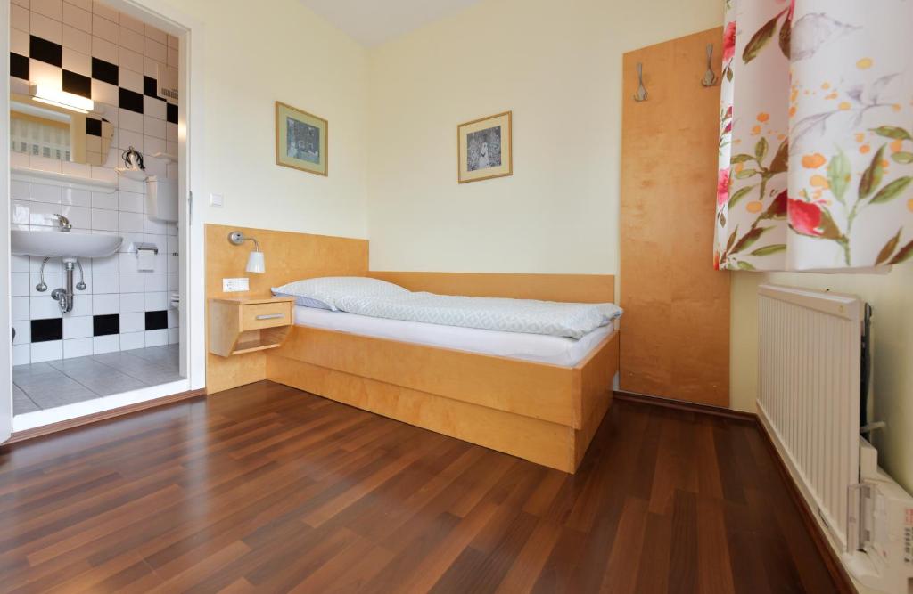 Postel nebo postele na pokoji v ubytování Blumenhof Wegleitner
