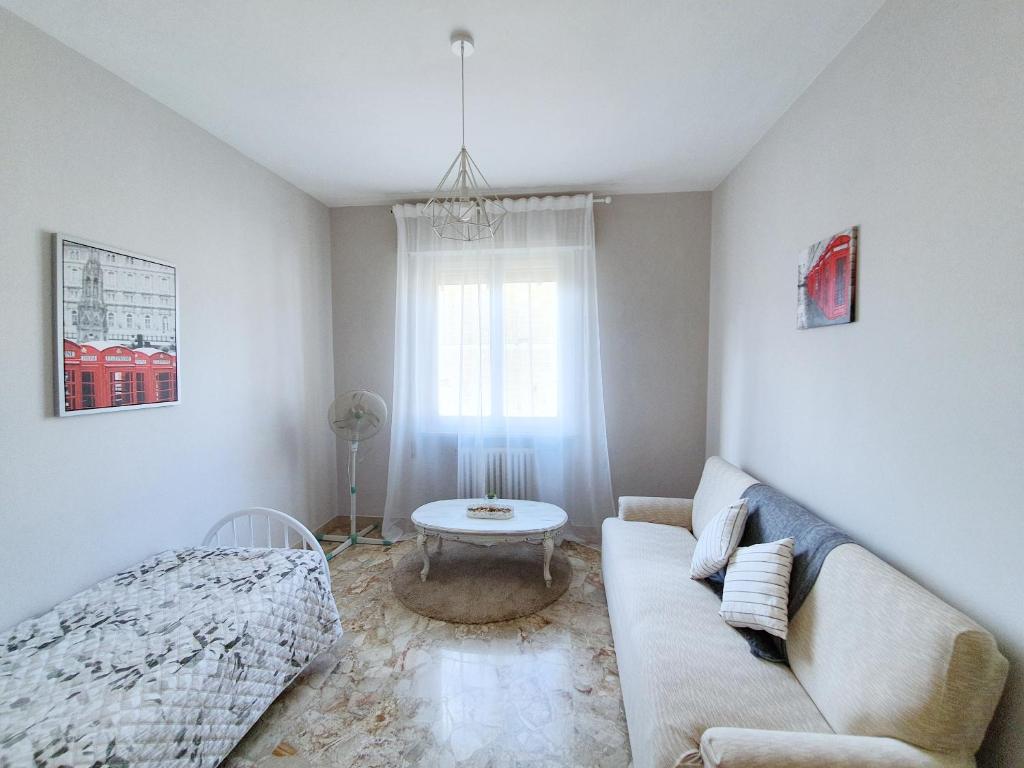 a living room with a couch and a window at Affittacamere Zona Caserma-Stazione in Foligno