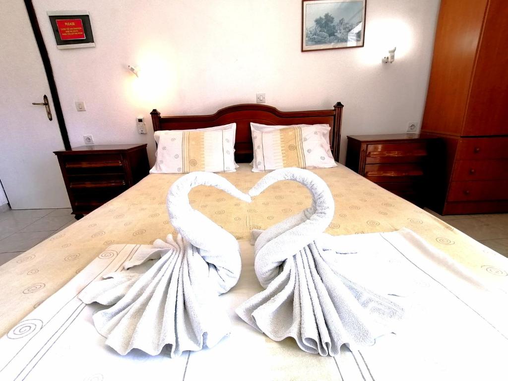 Postel nebo postele na pokoji v ubytování George Michalas (Vivaria Apartments)