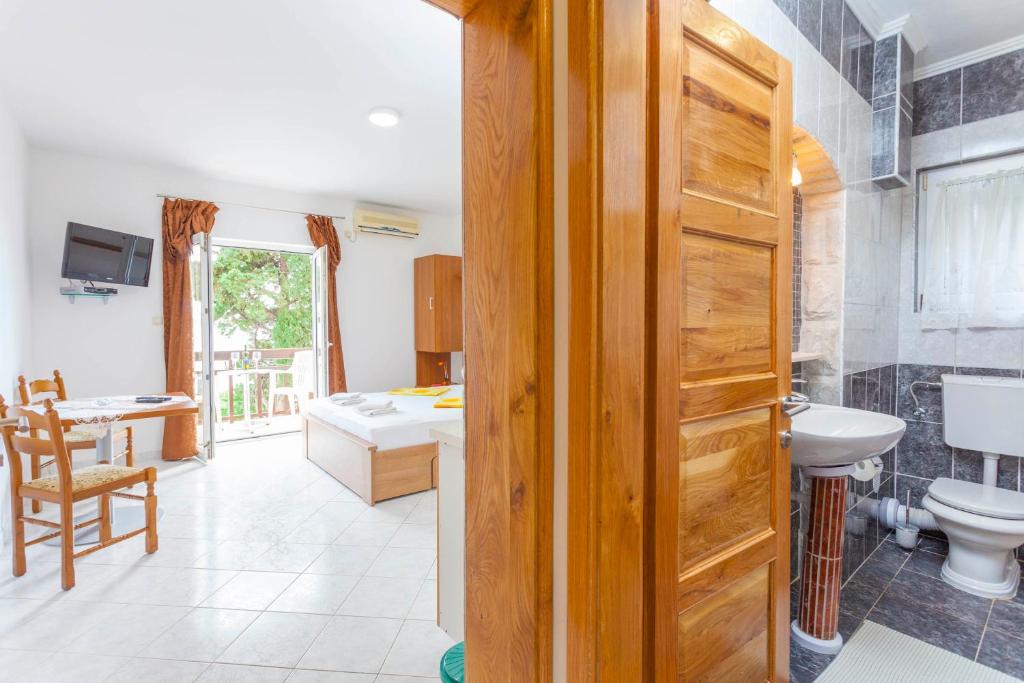 Kúpeľňa v ubytovaní APARTMANI GRBAVAC