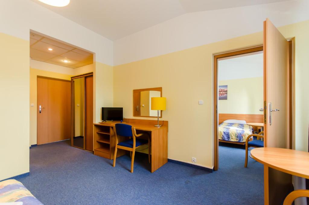 HOTEL A4 Airport Kraków MOP Morawica - Family Room - Disability Access