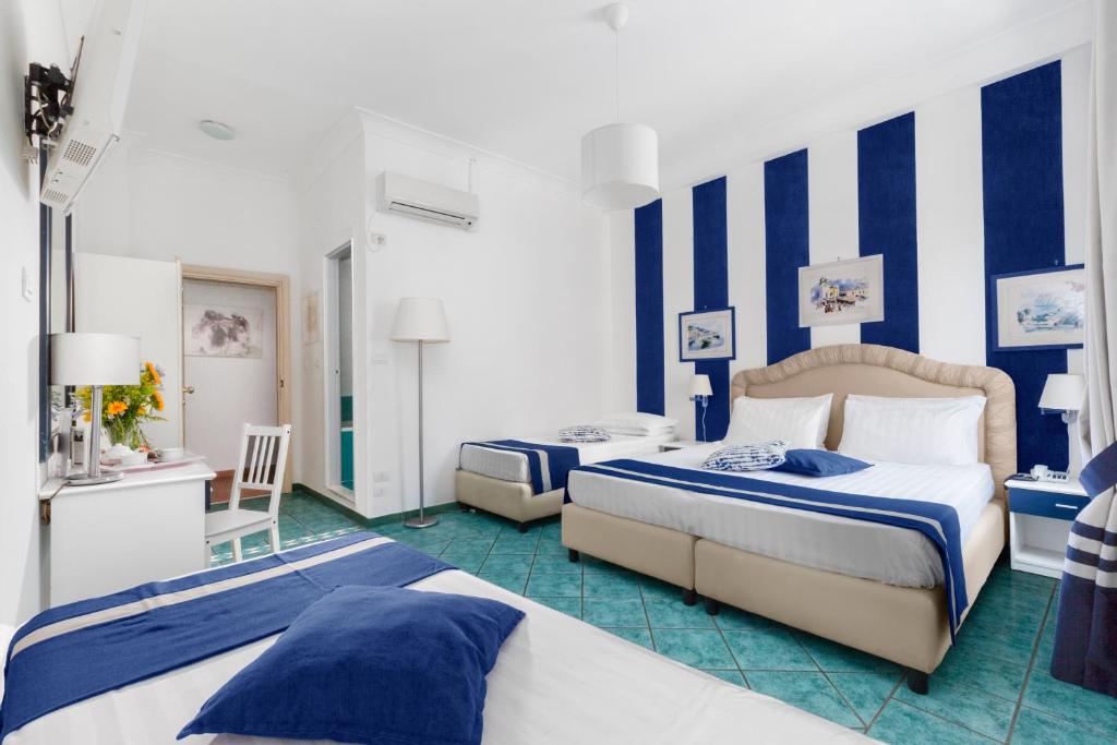 Postel nebo postele na pokoji v ubytování Hotel Herculaneum