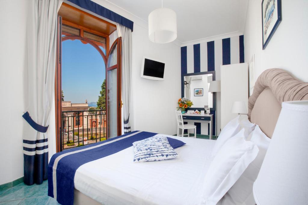 Postel nebo postele na pokoji v ubytování Hotel Herculaneum