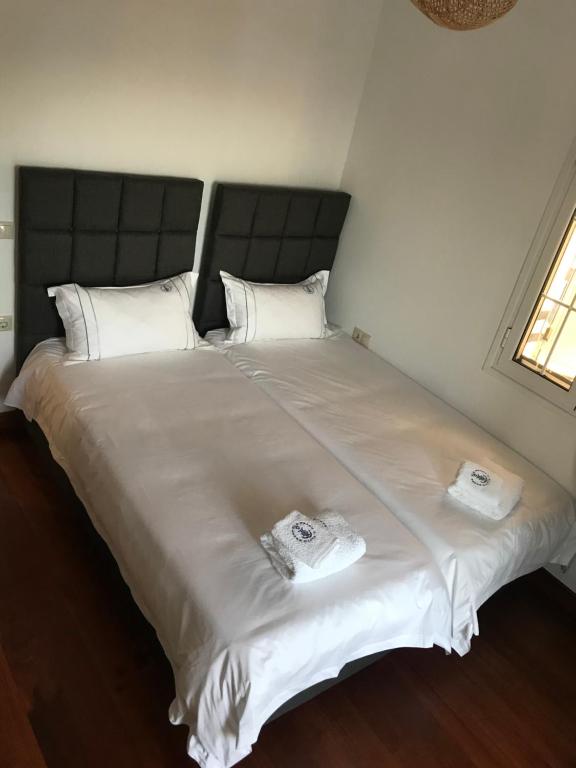 Łóżko lub łóżka w pokoju w obiekcie VILLA FRETTA