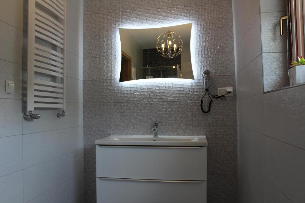 Kúpeľňa v ubytovaní Dom w Milówce - Apartamenty na Kowolu