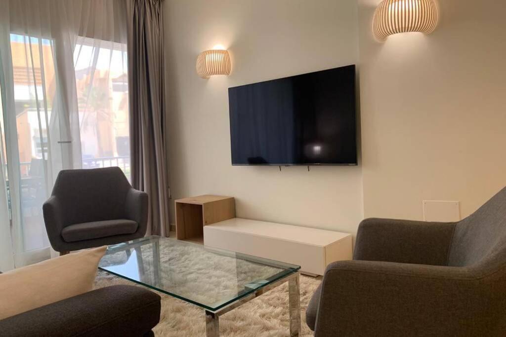 TV a/nebo společenská místnost v ubytování Jardines del Mar 527