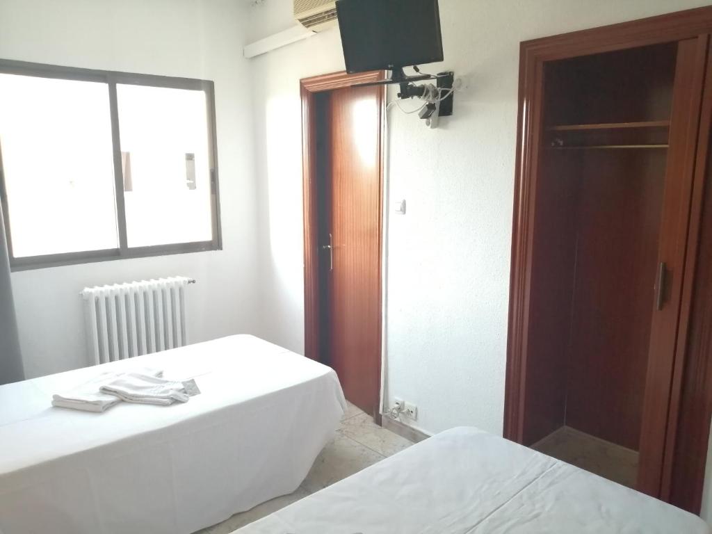 Postel nebo postele na pokoji v ubytování Hostal Jaime I