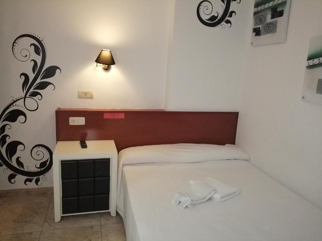 Postel nebo postele na pokoji v ubytování Hostal Jaime I