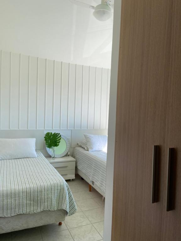  Casa Super Charmosa em Condomínio na Praia