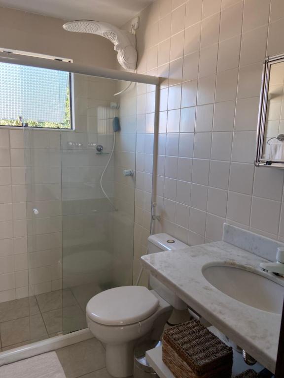  Casa Super Charmosa em Condomínio na Praia