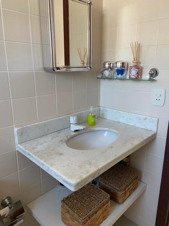  Casa Super Charmosa em Condomínio na Praia